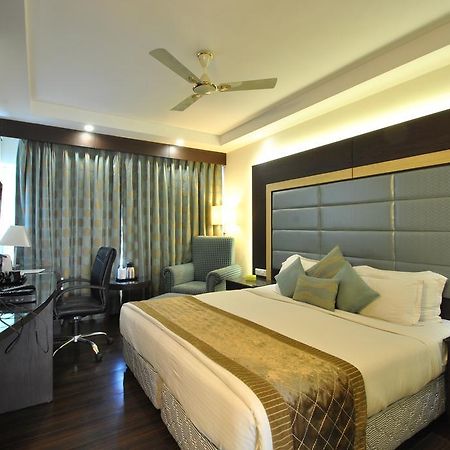 Hotel Royal Cliff Kanpur Eksteriør billede
