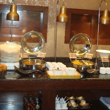 Hotel Royal Cliff Kanpur Eksteriør billede