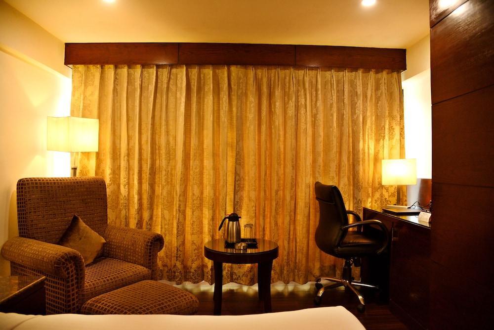 Hotel Royal Cliff Kanpur Eksteriør billede