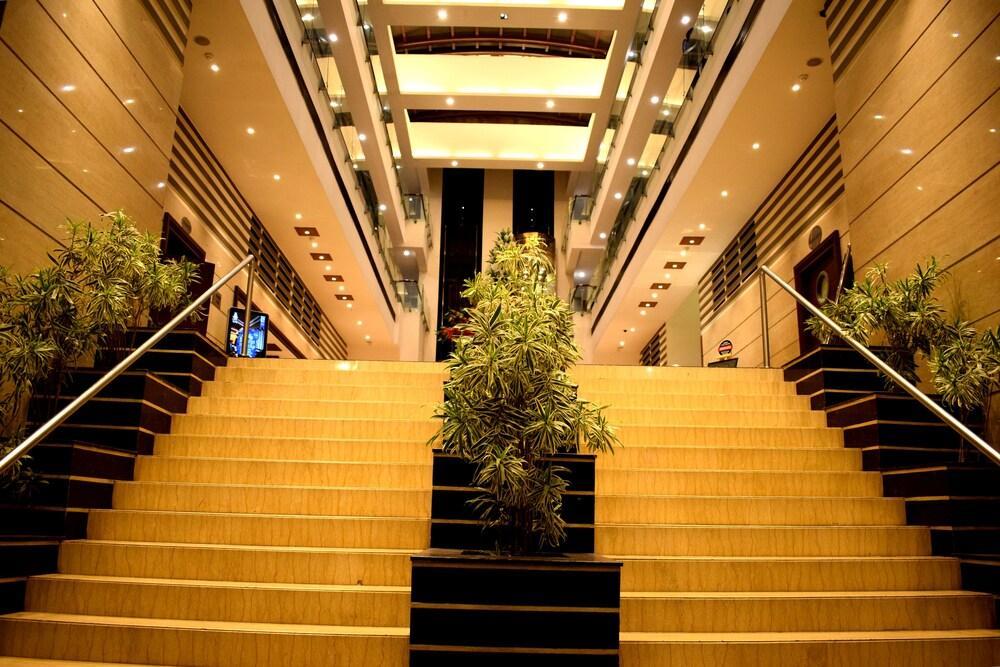 Hotel Royal Cliff Kanpur Eksteriør billede