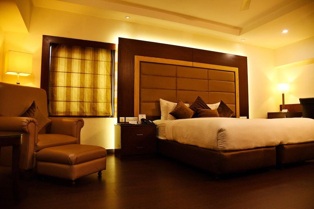Hotel Royal Cliff Kanpur Eksteriør billede