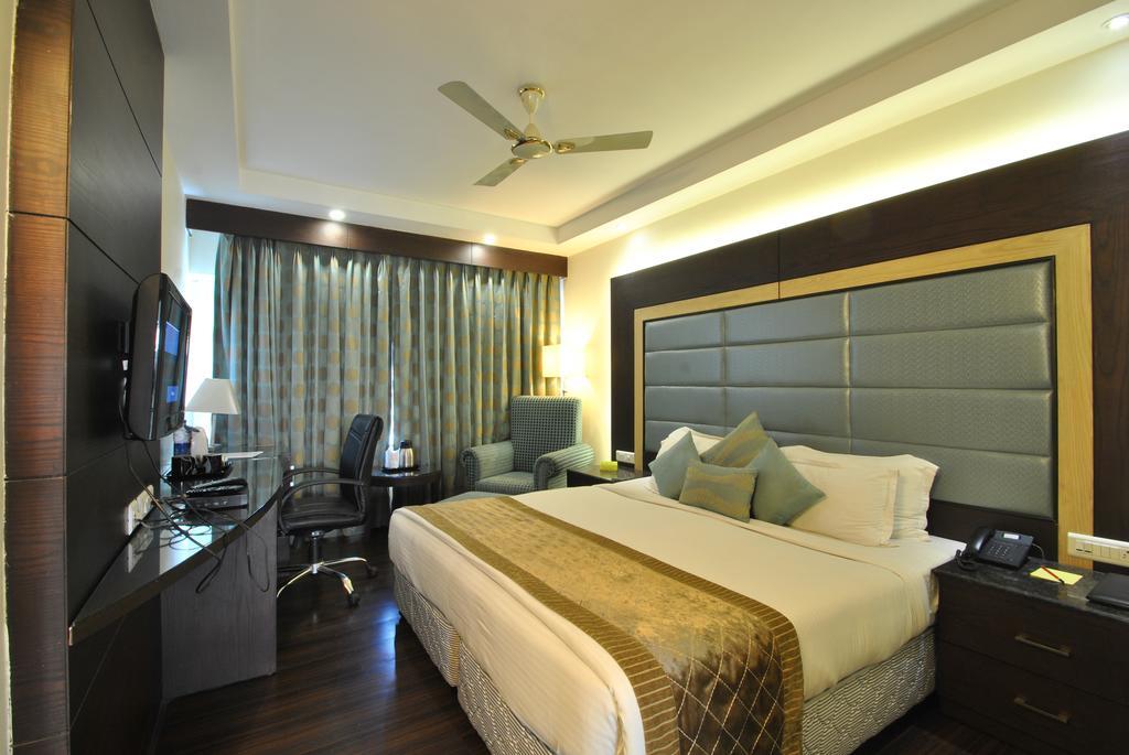 Hotel Royal Cliff Kanpur Eksteriør billede