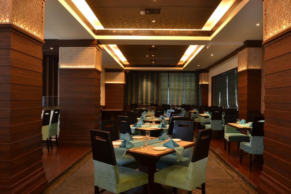 Hotel Royal Cliff Kanpur Eksteriør billede