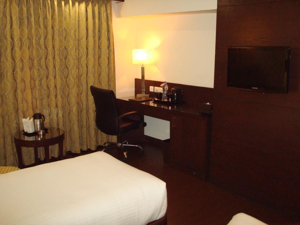 Hotel Royal Cliff Kanpur Eksteriør billede
