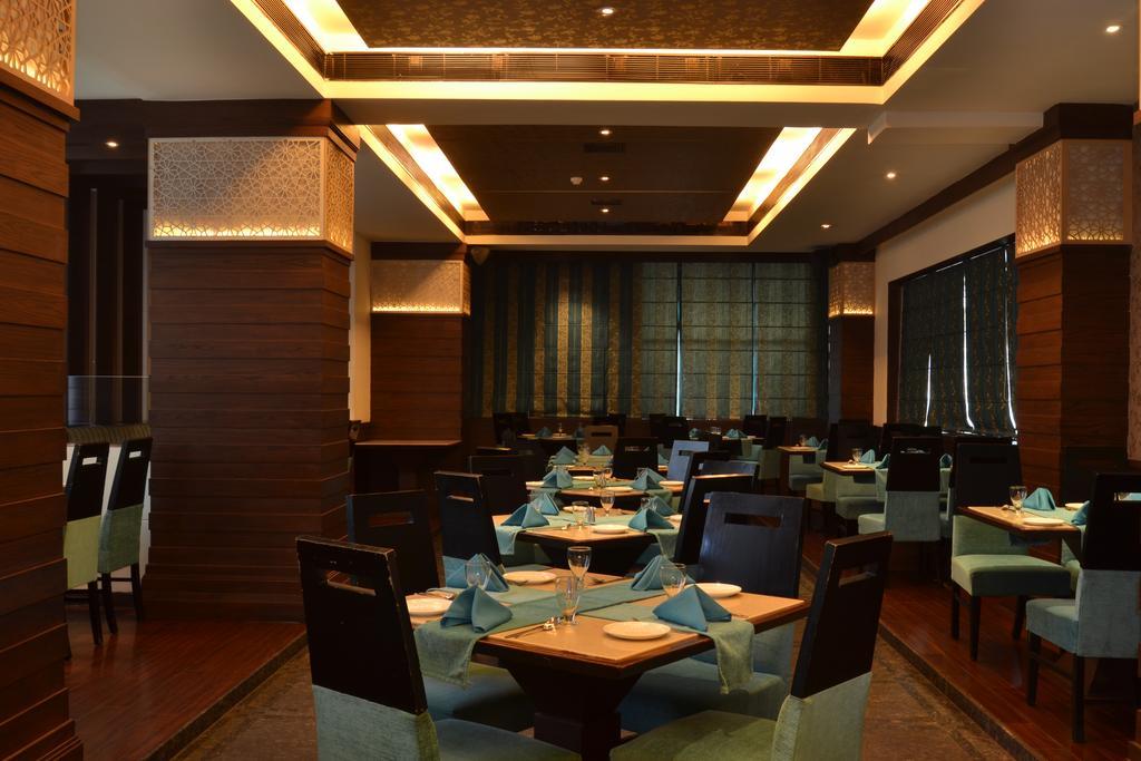 Hotel Royal Cliff Kanpur Eksteriør billede