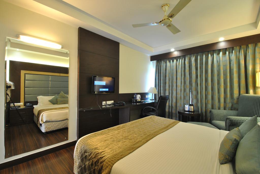 Hotel Royal Cliff Kanpur Eksteriør billede