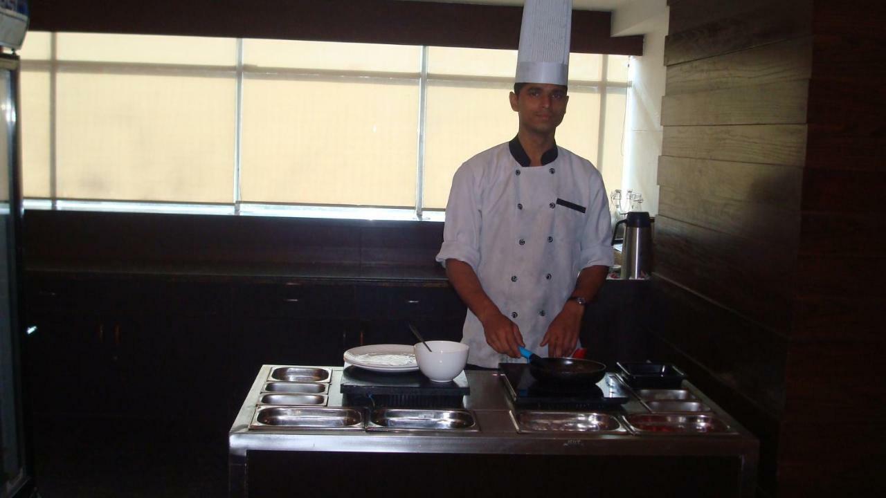 Hotel Royal Cliff Kanpur Eksteriør billede