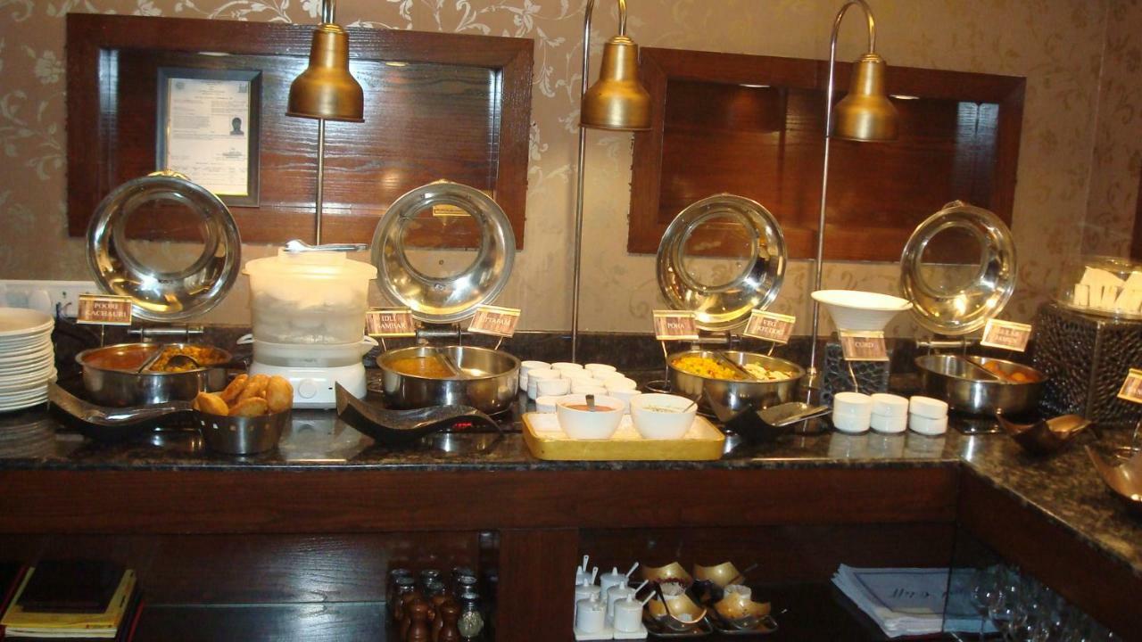 Hotel Royal Cliff Kanpur Eksteriør billede