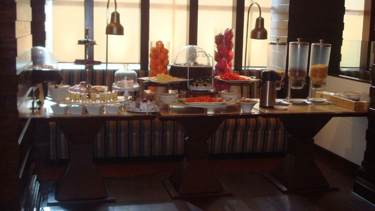 Hotel Royal Cliff Kanpur Eksteriør billede