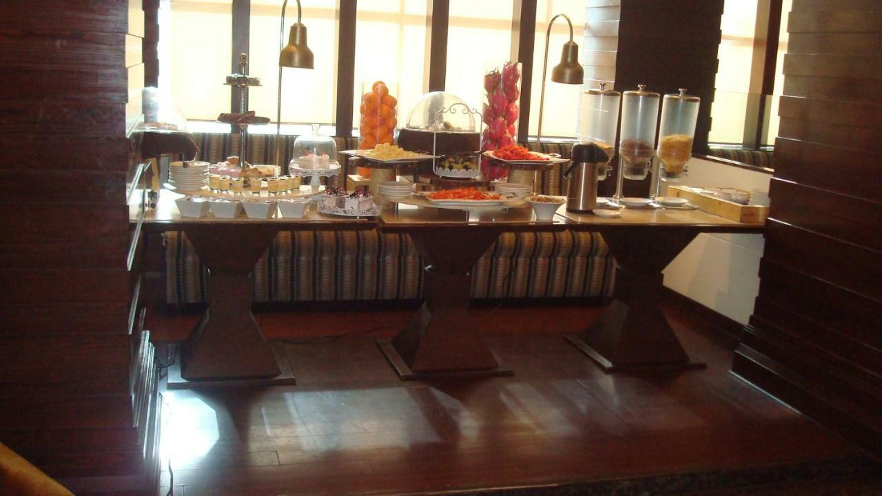 Hotel Royal Cliff Kanpur Eksteriør billede